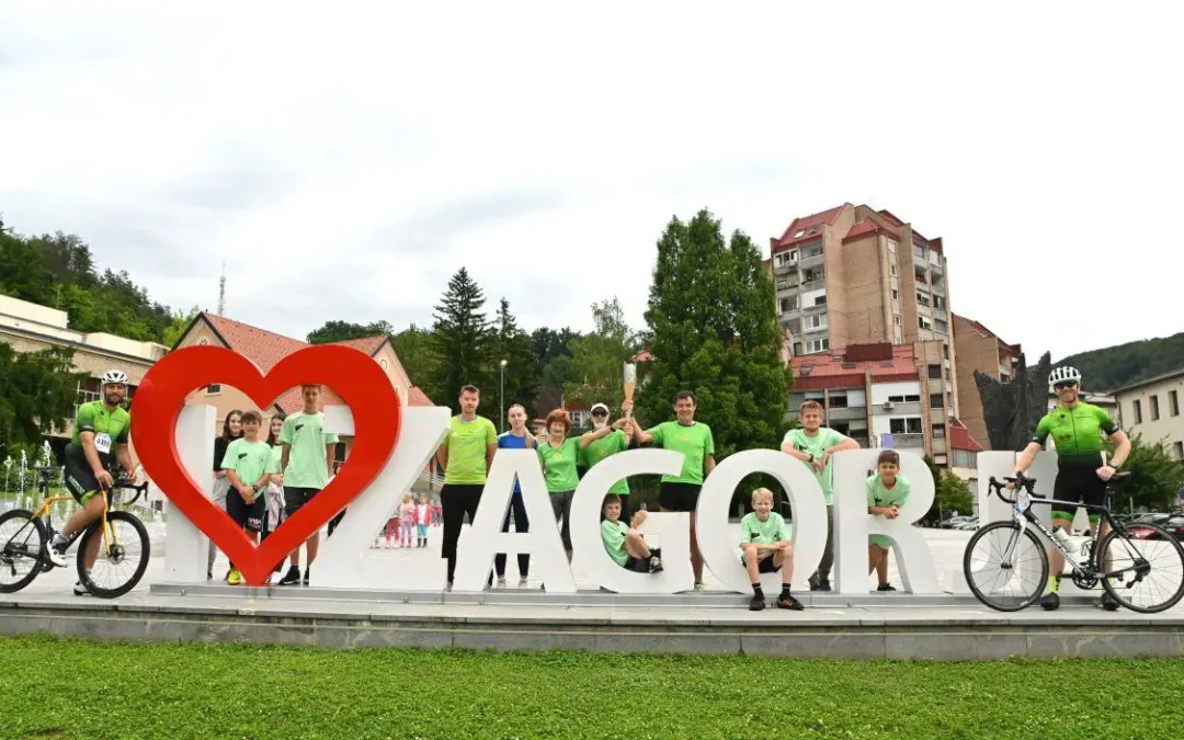 Slovenska bakla plesala, igrala na glasbene cevi in komentirala košarkarsko tekmo